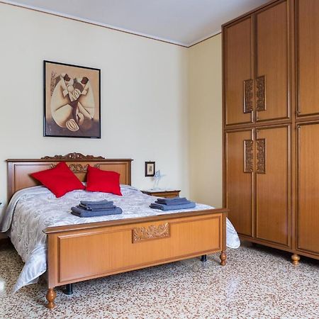 A Pochi Passi Dal Centro E Dall'Ospedale Di Parma Exterior foto