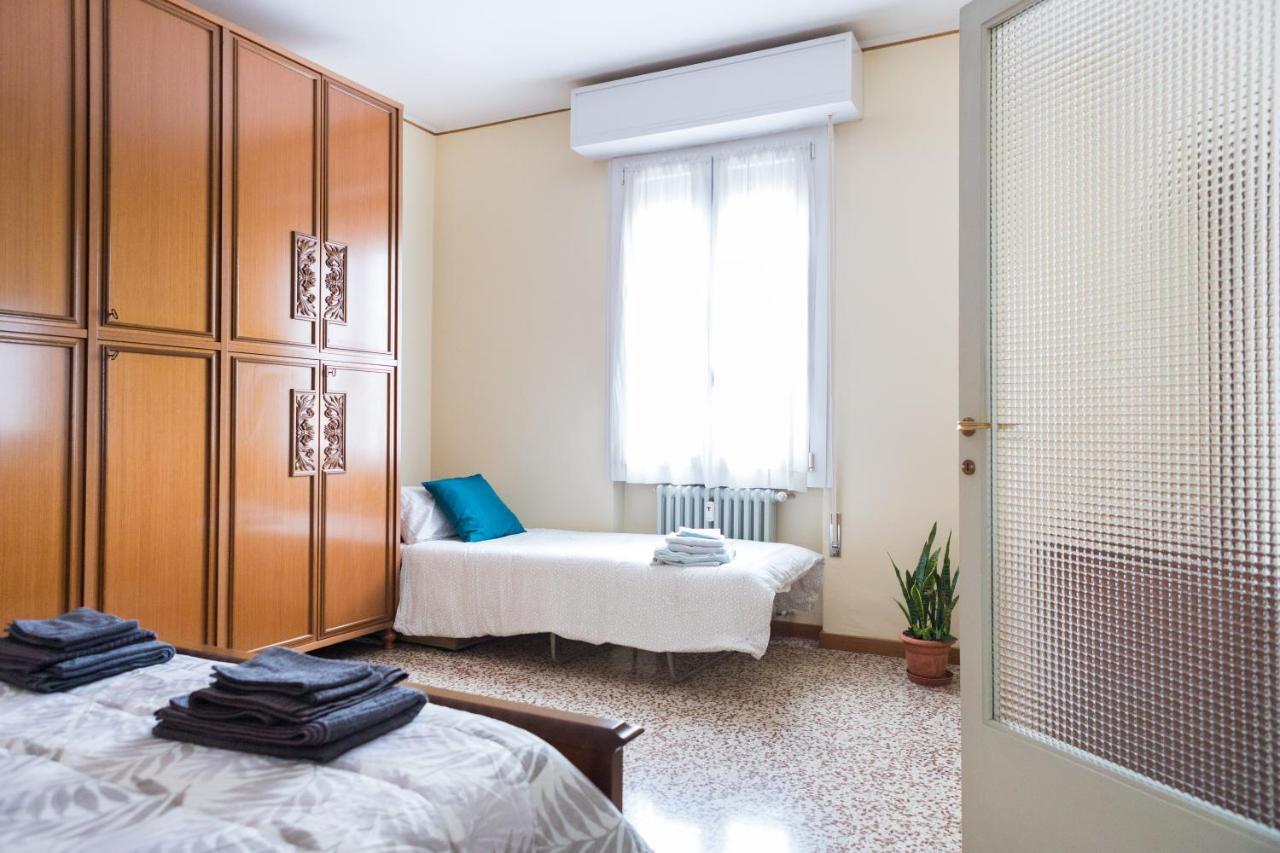 A Pochi Passi Dal Centro E Dall'Ospedale Di Parma Exterior foto
