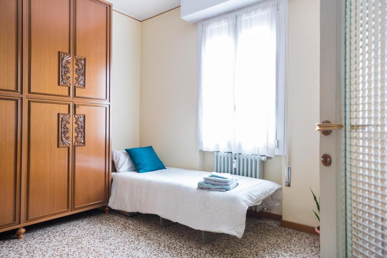 A Pochi Passi Dal Centro E Dall'Ospedale Di Parma Exterior foto